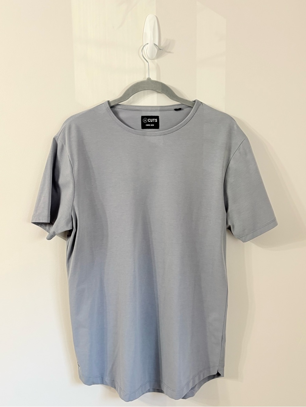 CUTS AO Curve Hem Short Sleeve T-Shirt Mens M Business Casual Elevated Basics